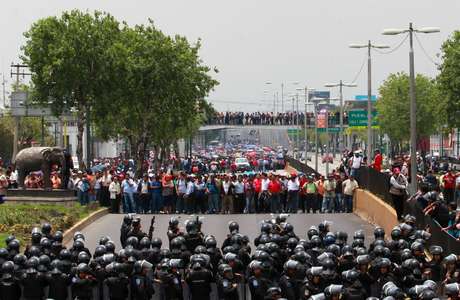 CNTE planea bloquear alrededores del AICM