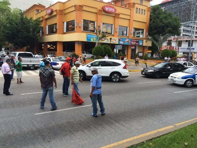 CETEG bloquea la Costera Miguel Alemán - CNTE-Acapulco-21jun-Quadratin