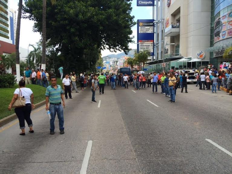 CETEG bloquea la Costera Miguel Alemán - CNTE-Acapulco-21jun-Quadratin5