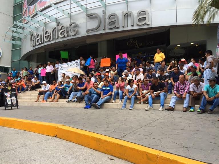 CETEG bloquea la Costera Miguel Alemán