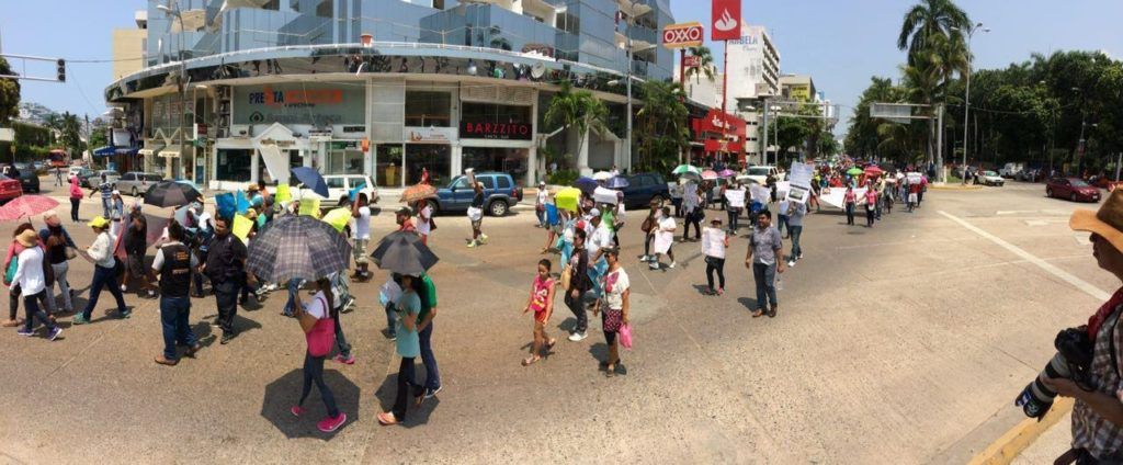 Maestros bloquean la Autopista del Sol en Chilpancingo - CNTE-Acapulco-3jun-Quadratin-1024x424