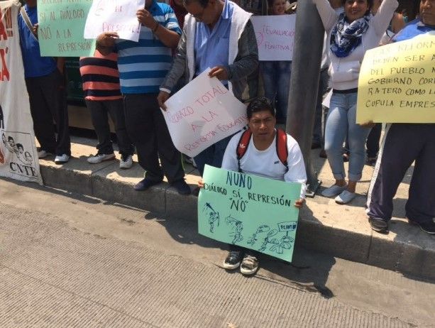 CNTE marcha hacia la SEGOB - CNTE-Reforma-8jun-jochotustra2-1