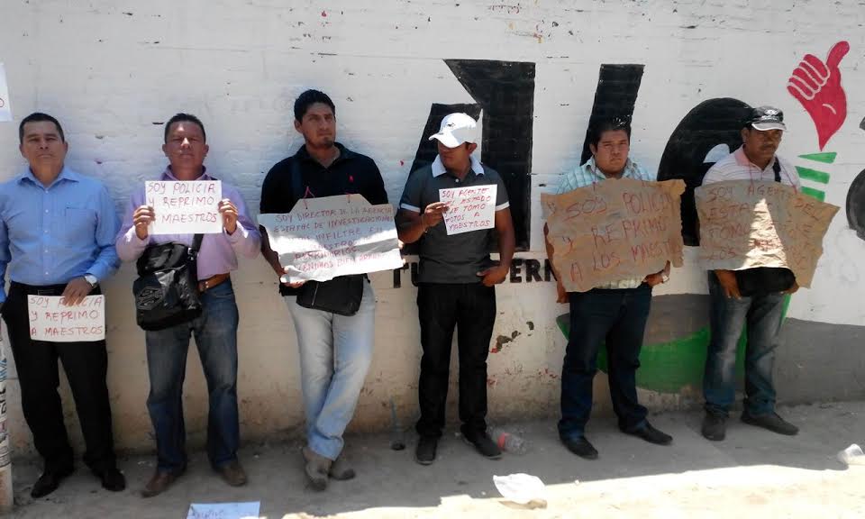 CNTE retiene a vocero de la SSP de Oaxaca y seis policías