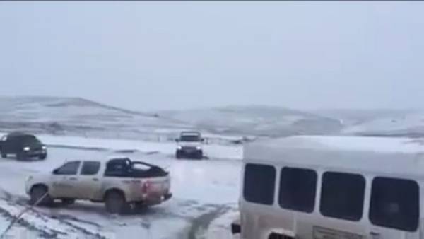 Video: carambola provocada por la nieve en Argentina Video: carambola provocada por la nieve en Argentina