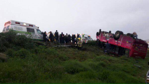 Volcadura en Autopista México-Querétaro deja 15 lesionados - Cj9QyOsVEAAFwCO