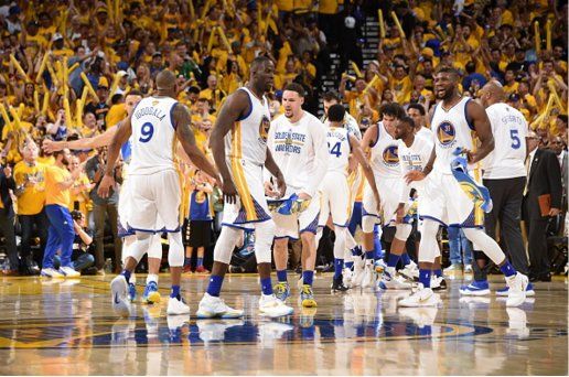 Golden State se lleva el primer juego de la final - Cj_y58WUgAA5Yc6