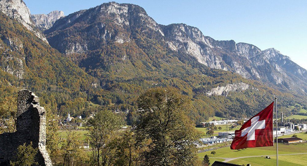 Suiza rechaza establecer renta de 2 mil 300 euros para todos sus ciudadanos