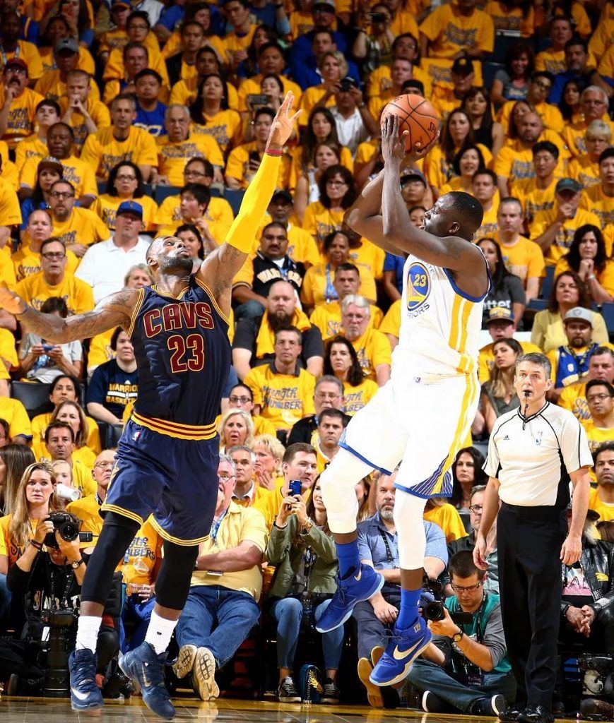 Golden State saca ventaja de 2-0 en la final de la NBA - CkPBblCUkAAiByT-869x1024