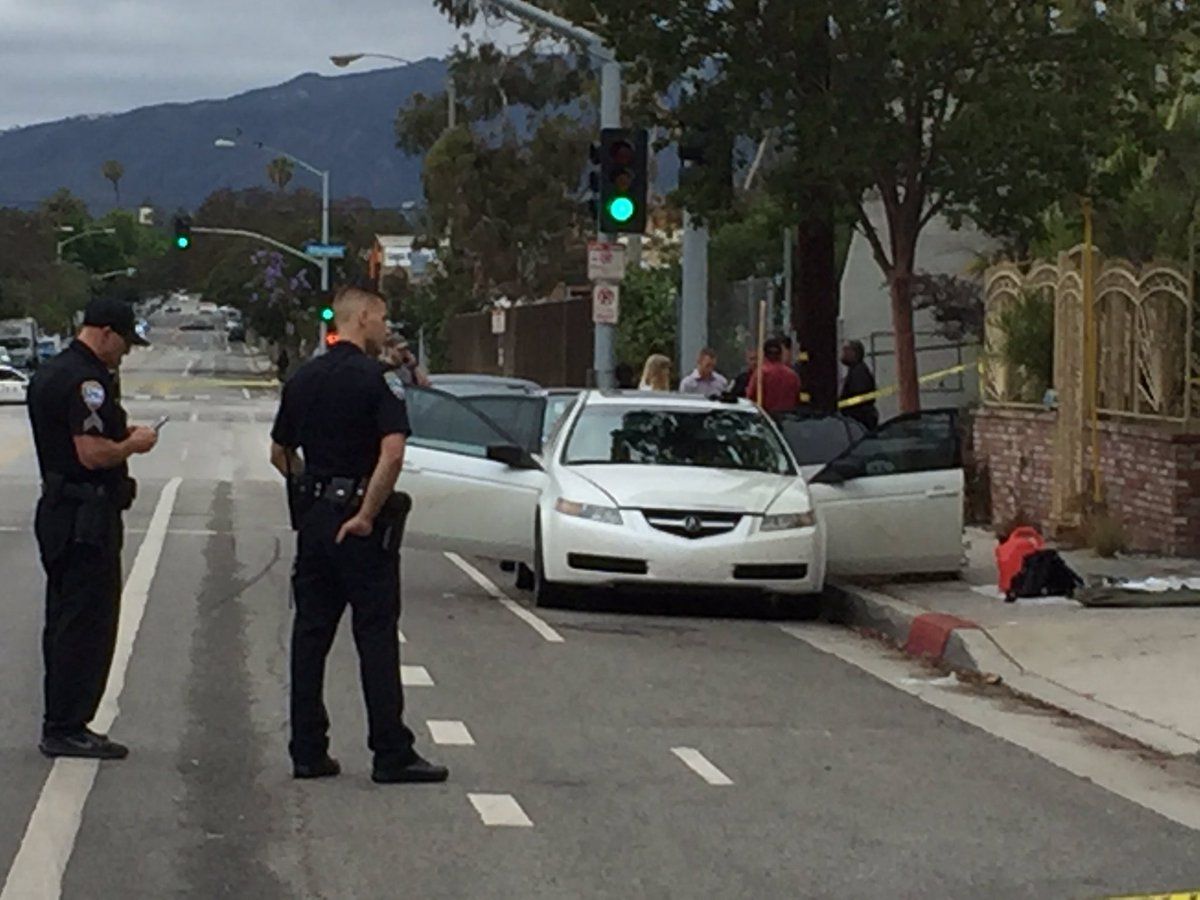 Detienen a hombre armado en Santa Mónica - CkxIfETUoAQ1dlj