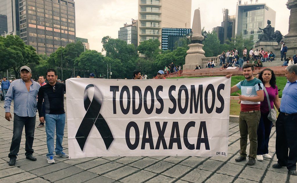 Manifestantes marchan del Ángel al Zócalo - Cl41F70VAAAWrI4