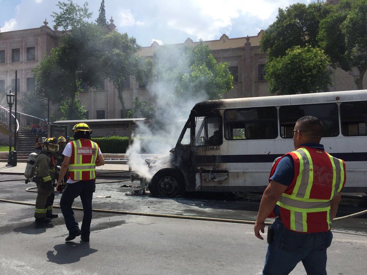 Autobús de transporte público se incendia en Saltillo