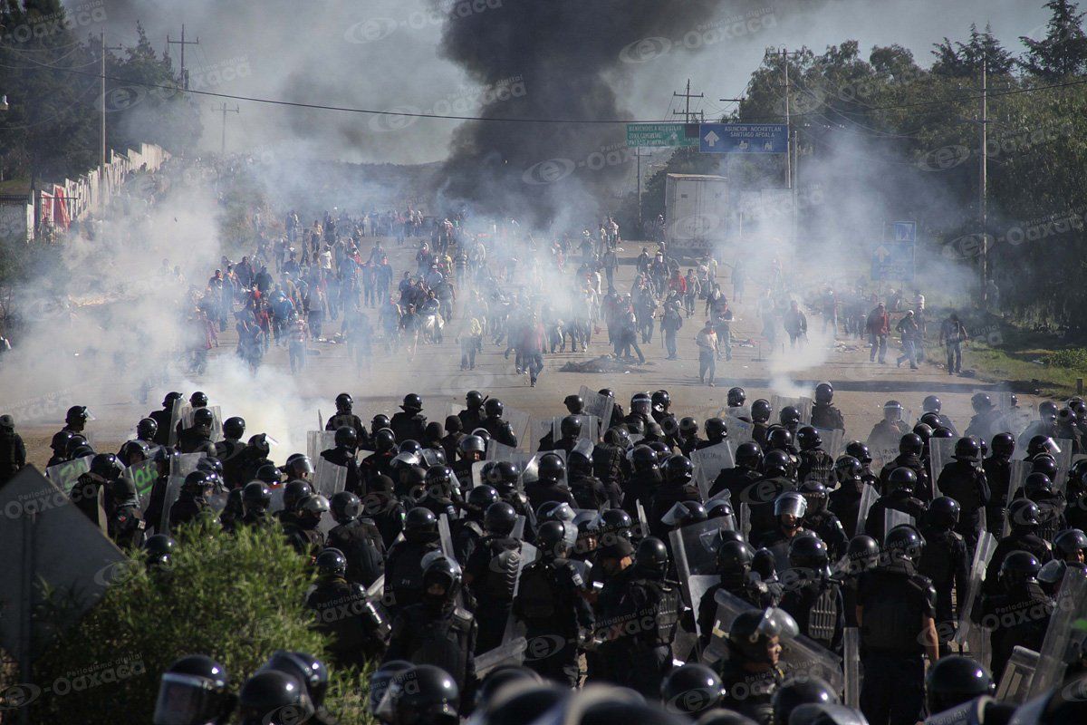 Enfrentamiento con la CNTE deja seis muertos, 53 civiles y 56 policías heridos - ClXoAGWUgAA4ddp