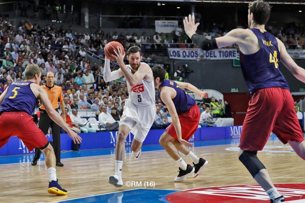 Ayón y el Real Madrid a un triunfo del bicampeonato - Cla2CZ_WAAADjb9-1024x683