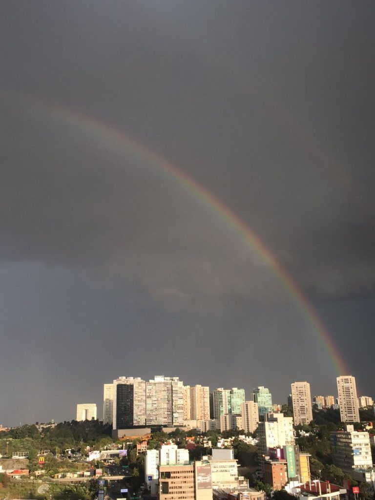 Aparece arco iris en el Valle de México - CmFCaAdVEAEdjto-768x1024