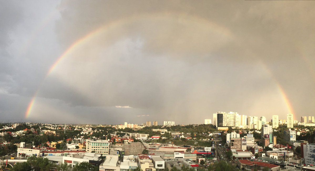 Aparece arco iris en el Valle de México