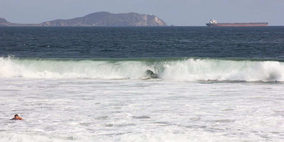Mantienen alerta en costas de Colima por mar de fondo