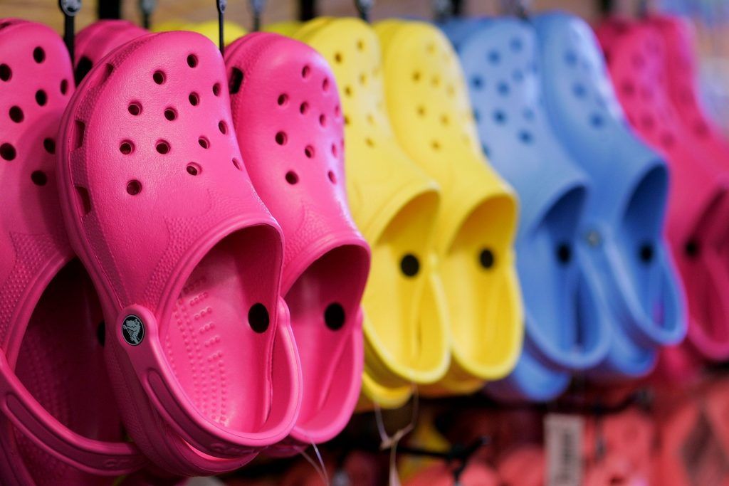 Investigación revela que los Crocs son malos para los pies - Crocs3-1024x683