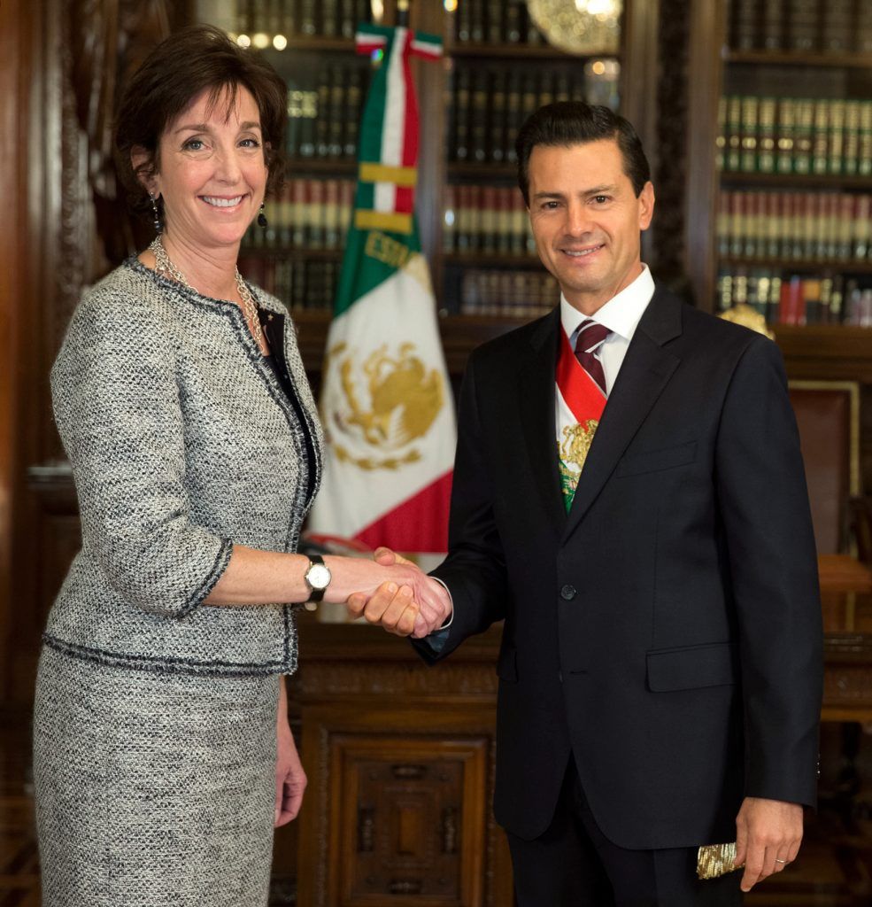 Recibe EPN cartas credenciales de cinco embajadores - EPN-Roberta-Jacobson-985x1024