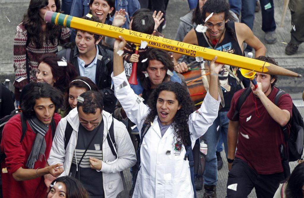 ¿Cómo se evalúa a maestros en el resto del mundo? - Educación-Colombia-1024x668