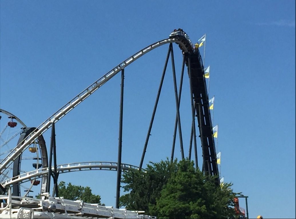 Rescatan a ocho personas atrapadas en una montaña rusa Rescatan a ocho personas atrapadas en una montaña rusa