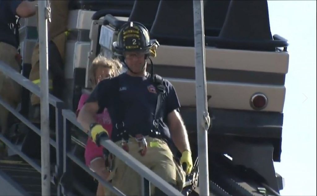 Rescatan a ocho personas atrapadas en una montaña rusa - Frontier-City-Oklahoma-OKCFox-5-1024x633