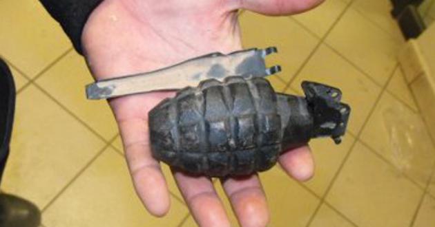 Lesionados dos policías capitalinos por explosión de granada