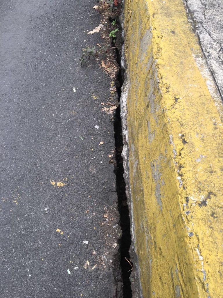 Descartan daños en el Metro por grieta en San Antonio Abad - Grieta-San-Antonio-Abad-2-768x1024