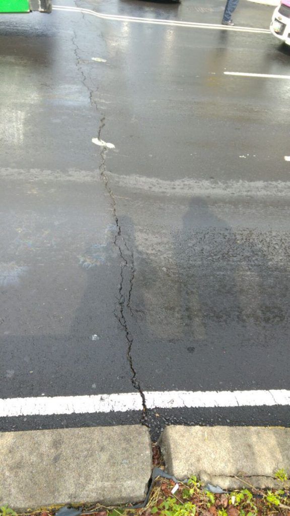 Descartan daños en el Metro por grieta en San Antonio Abad - Grieta-San-Antonio-Abad-576x1024