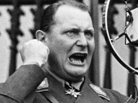 Subastarán prendas de Adolf Hitler - Hermann-Göring.