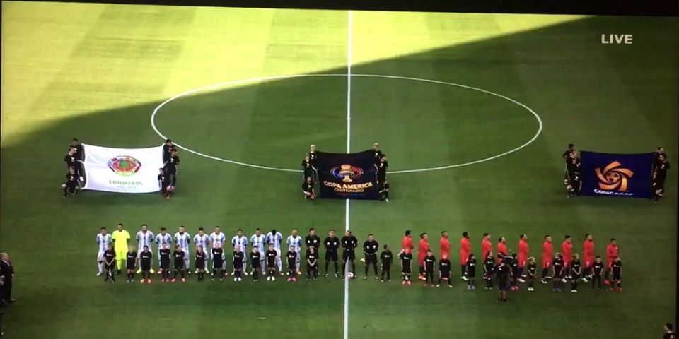 Video: cortan himno de Chile en Copa América y ponen a Pitbull Video: cortan himno de Chile en Copa América y ponen a Pitbull