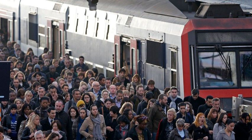 Huelgas en Francia afectan trenes y limpieza de las calles - Huelga-Francia-Internet
