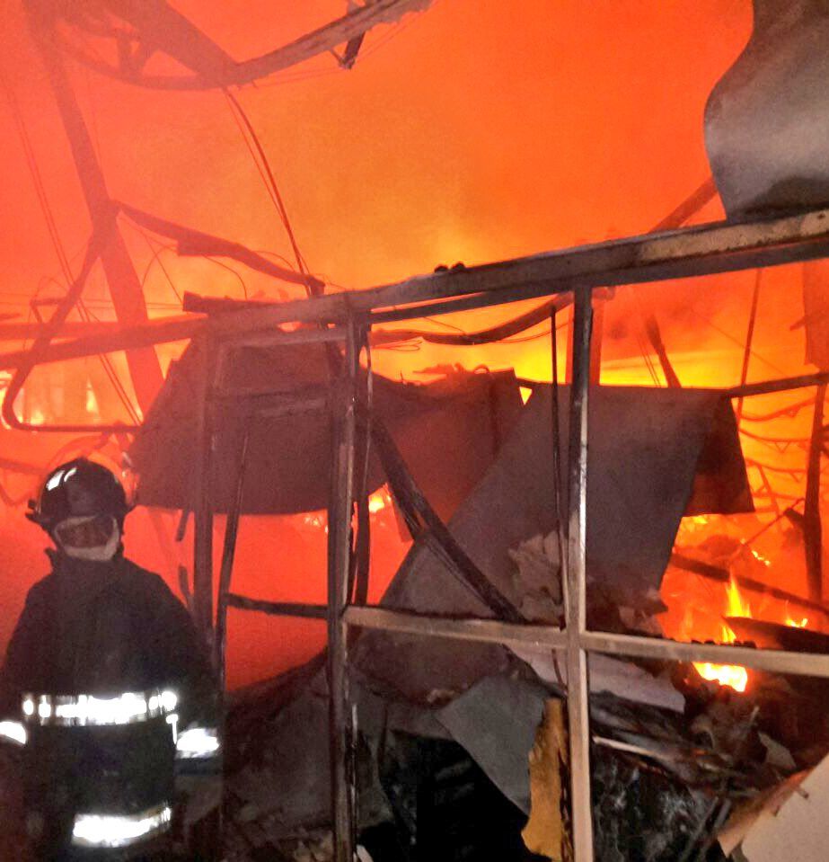 Fuerte incendio en Tlalnepantla