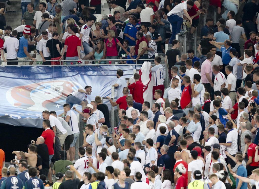 Rusia saca empate de último minuto a Inglaterra - Inglaterra-Rusia-Violencia-2-1024x749