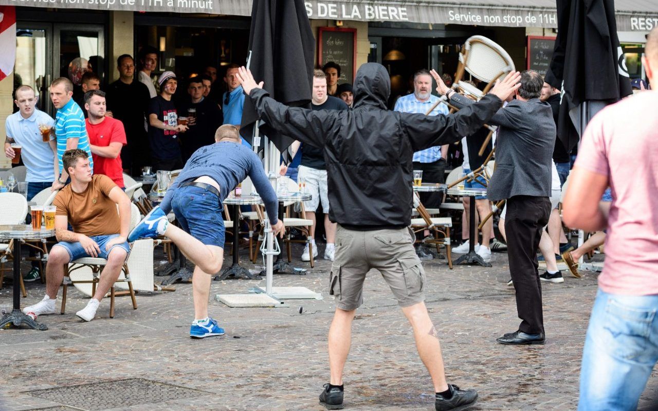 Nueva pelea entre rusos e hooligans en la Euro - LILLE-afp-xlarge_trans5yQLQqeH37t50SCyM4-zeERf_Wk3V23H2268P_XkPxc