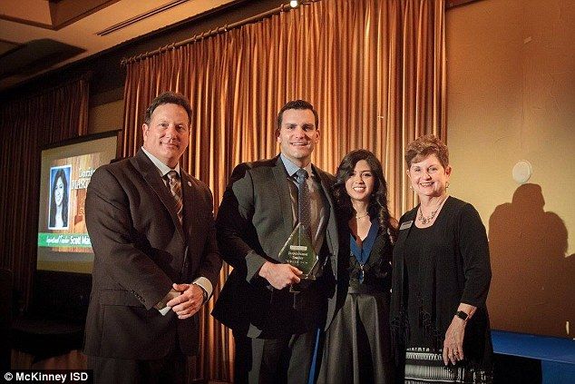 Mexicana revela en discurso de graduación que es indocumentada - Larissa-Martínez-5