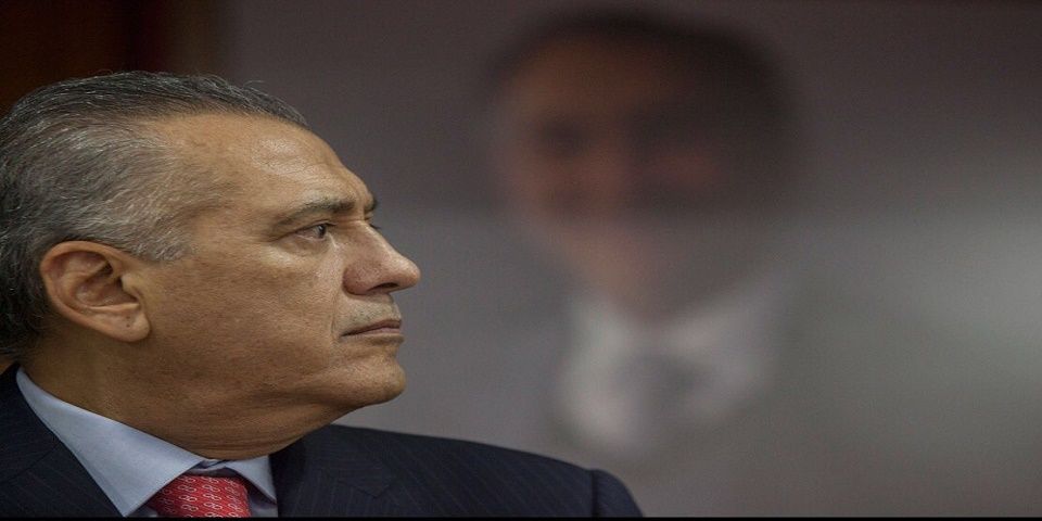 Beltrones renuncia a la presidencia del PRI