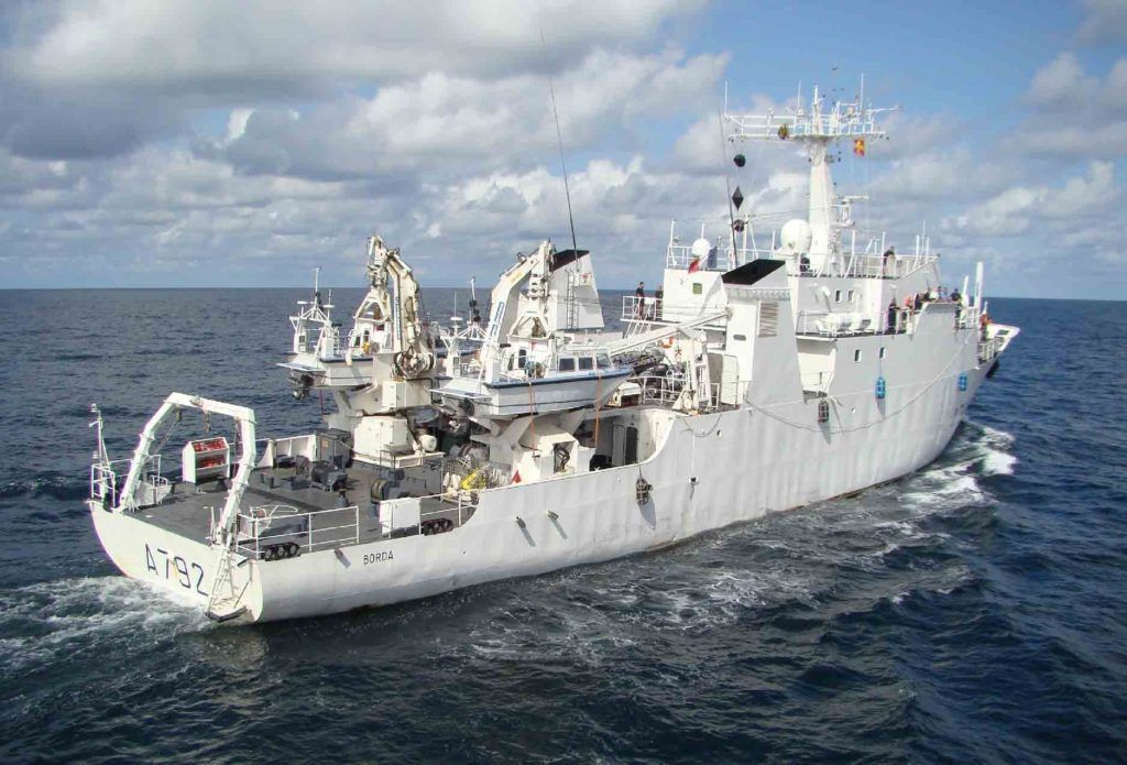 Encuentran señales de caja negra del avión de EgyptAir - Marina-francesa-Marine-Nationale-Shom-1024x695