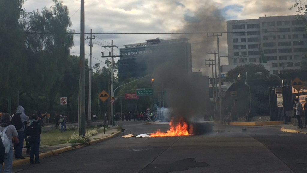 Encapuchados bloquearon Insurgentes - Metrobús-CU-24-1024x577