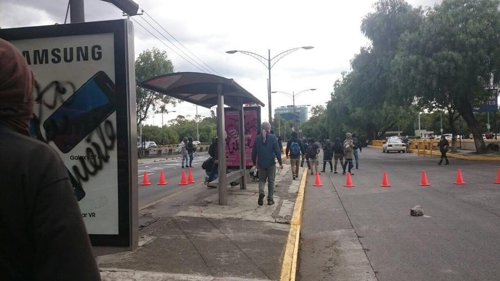 Encapuchados bloquearon Insurgentes - Metrobús-CU-5-1024x576