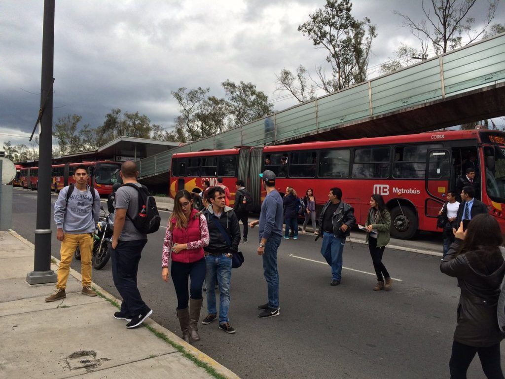 Encapuchados bloquearon Insurgentes - Metrobús-CU-6-1024x768