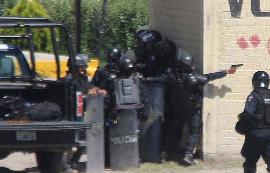 No había civiles armados. Policías disparaban contra bloqueo: fotógrafo