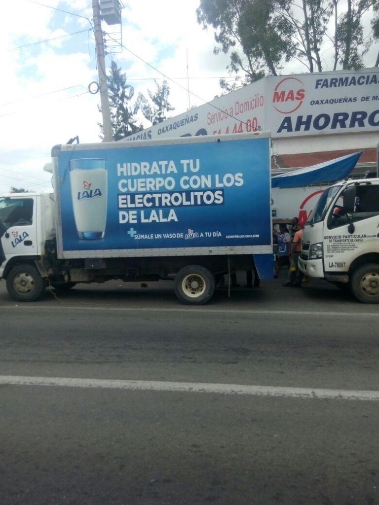 Retienen maestros más de 30 vehículos en Oaxaca - Oaxaca-2-768x1024