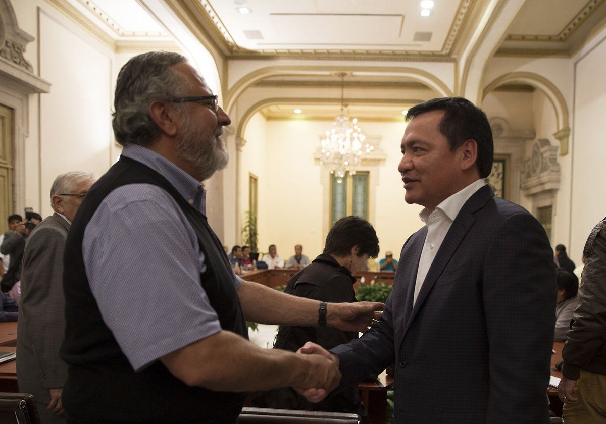 Seguirán negociaciones con la CNTE hasta que levanten bloqueos: Osorio Chong