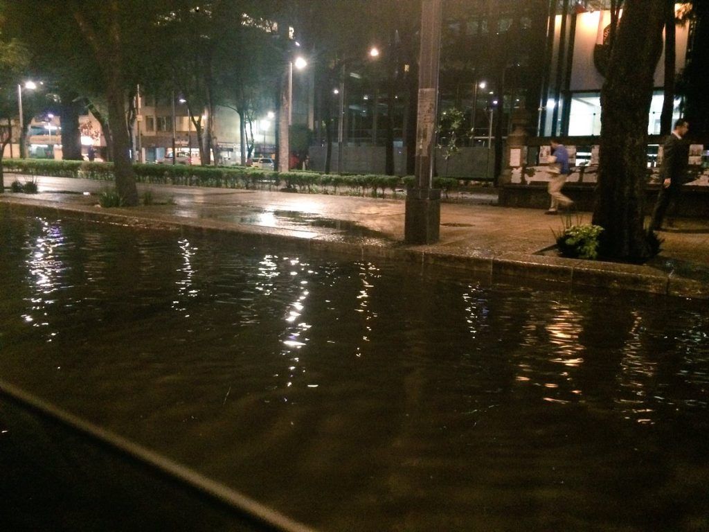 Graves encharcamientos en la Ciudad de México - Paseo-de-la-Reforma-1024x768