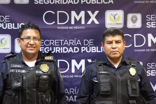 Con tacos, policías capitalinos salvan a joven de suicidarse Con tacos, policías capitalinos salvan a joven de suicidarse