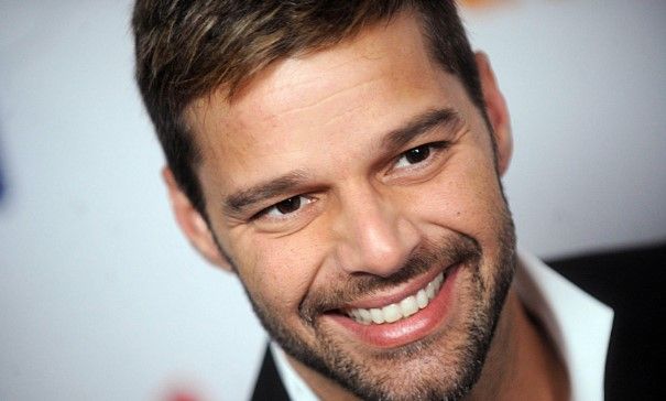 Ricky Martin exige actuar contra venta de armas en EE.UU.