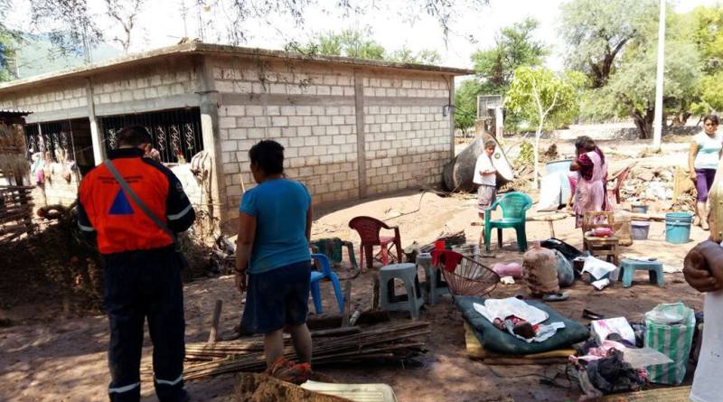Apoya gobierno de Guerrero a afectados por tormenta en Copalillo - SABADO-18-PC.-COPALILO