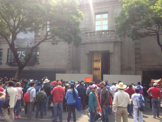 CNTE se manifiesta frente a la Suprema Corte - SCJN-CNTE-9jun-YoSoy132SC2