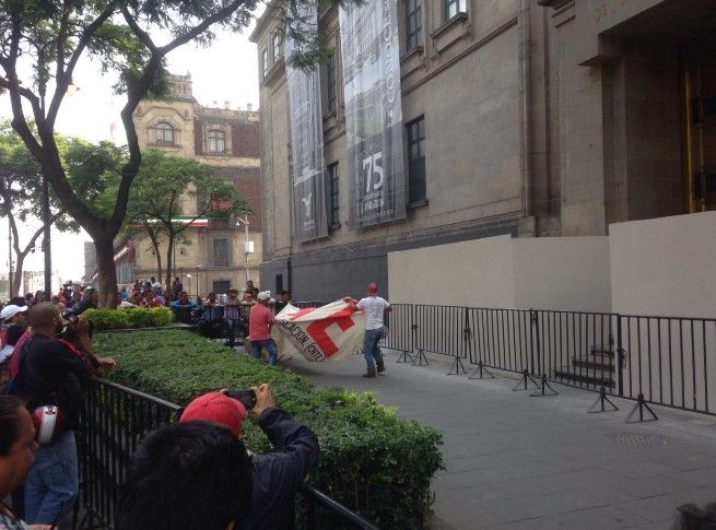 CNTE se manifiesta frente a la Suprema Corte - SCJN-CNTE-9jun-YoSoy132SC3