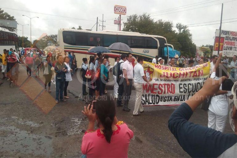 Maestros bloquean carreteras en el Istmo de Tehuantepec - SNTE-Quadratín